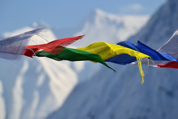 tibetan-prayer-flags-1384193_1920
